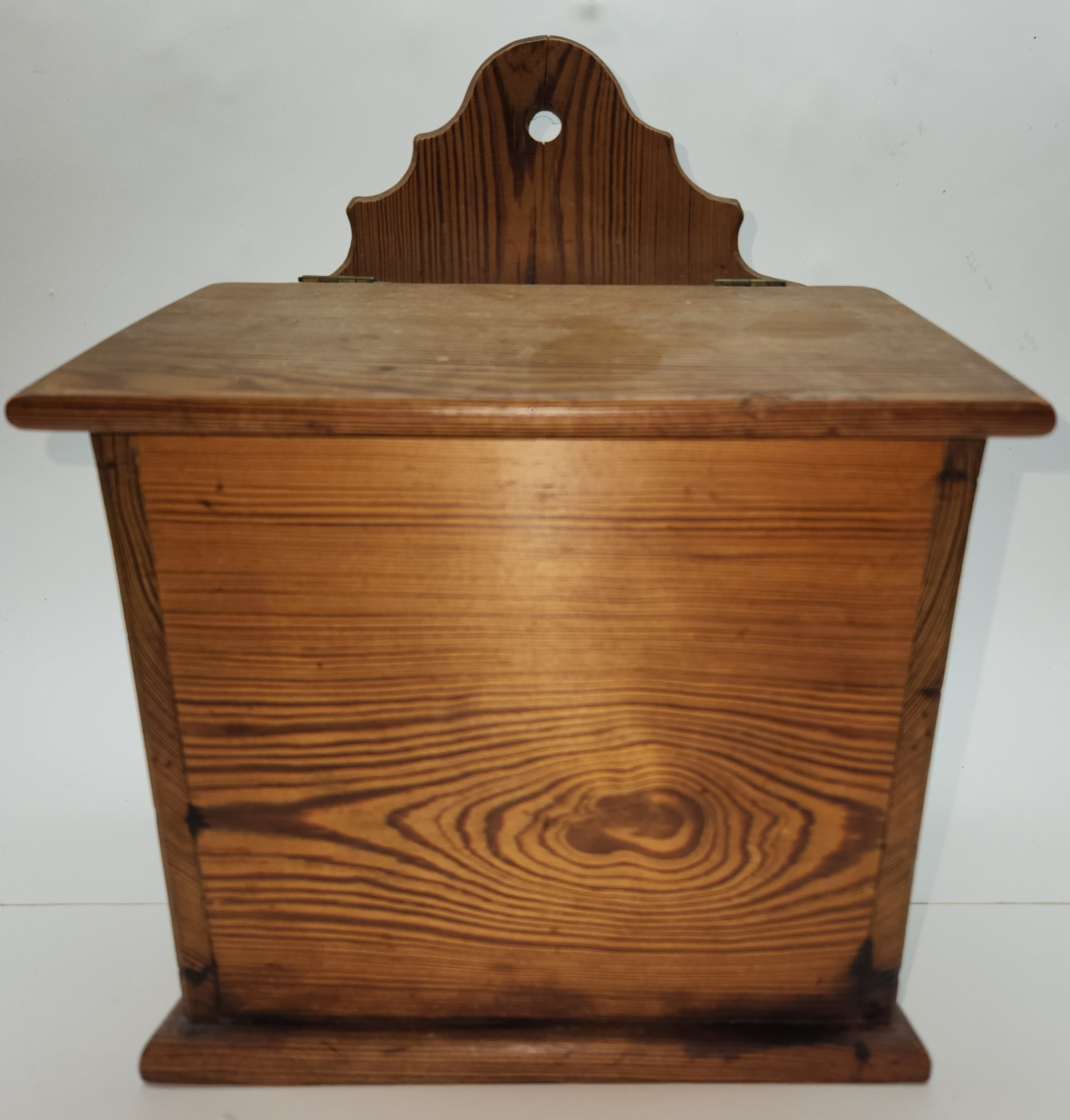 Early Yellow Pine Salt Box