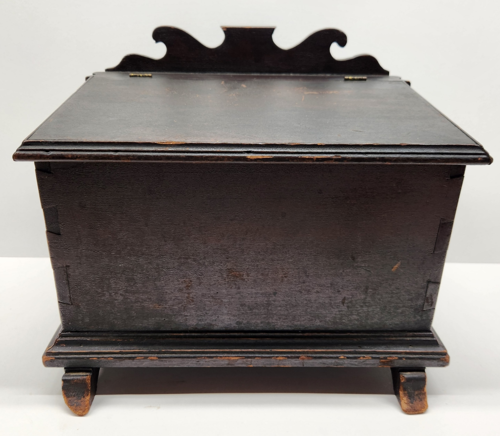 Superb New England Table Box