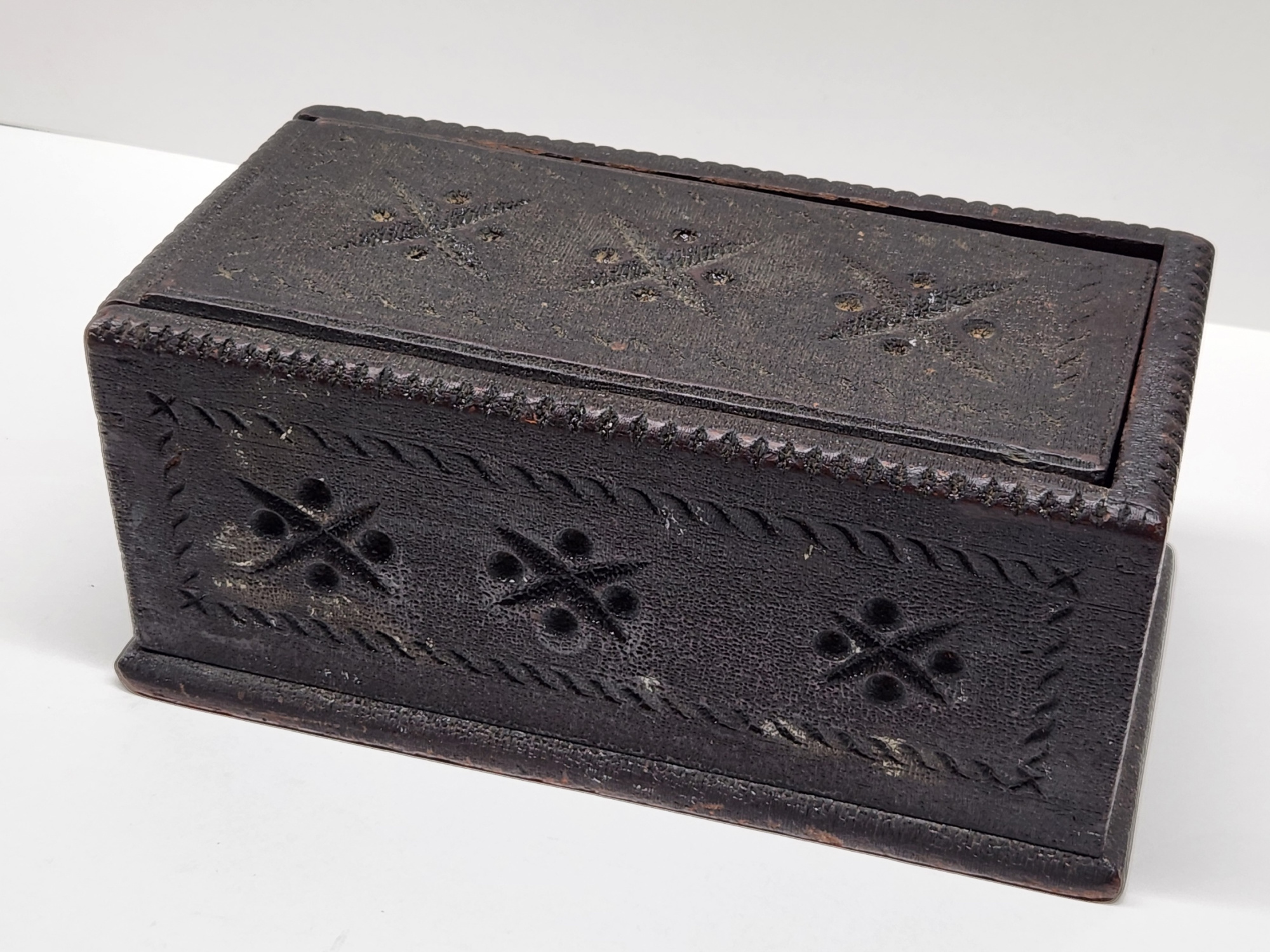 1808 Walnut Candle Box