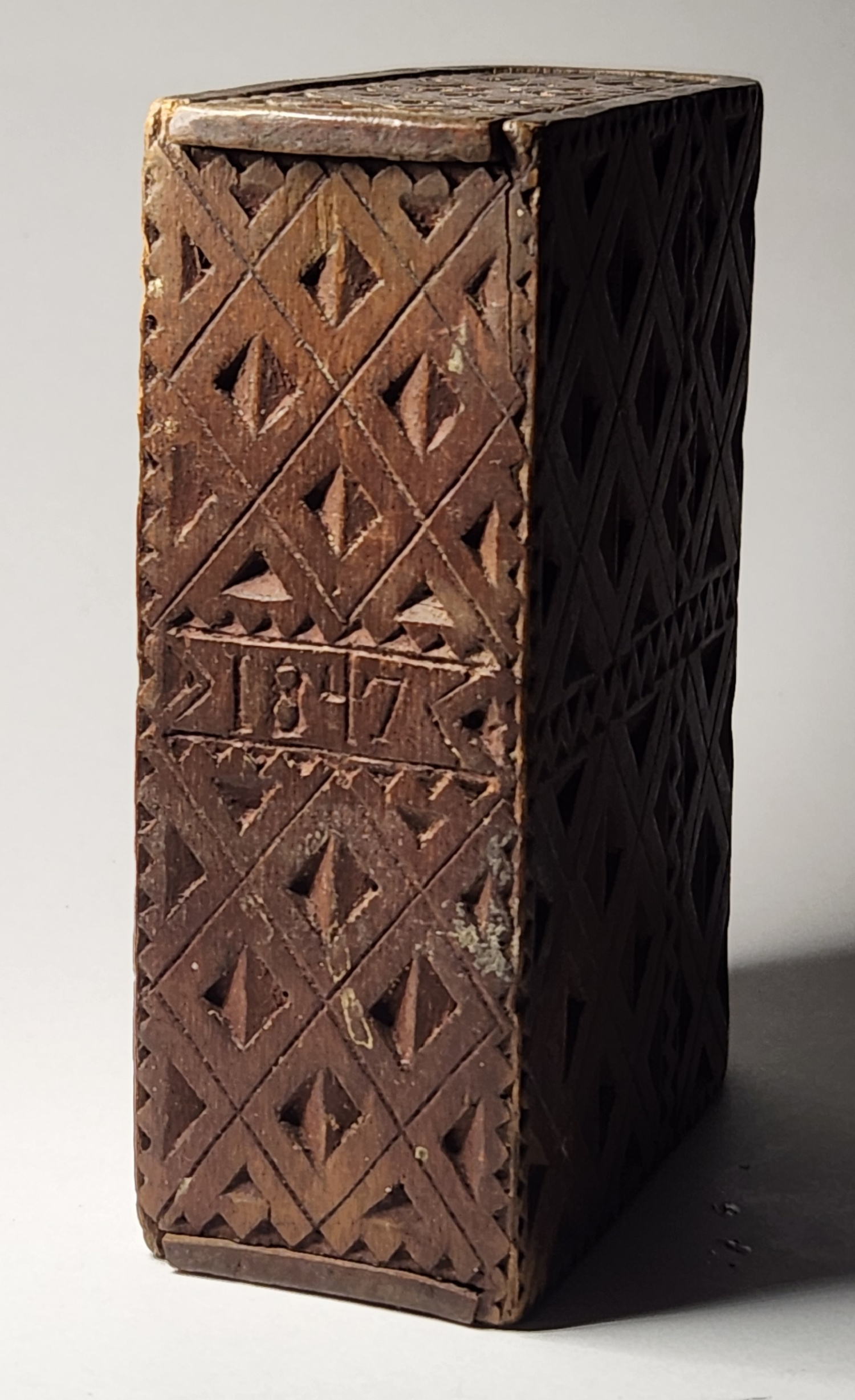 1847 Maine Spruce Gum Box